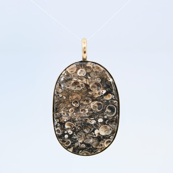 Agate large pendant in 18ct Yellow Gold