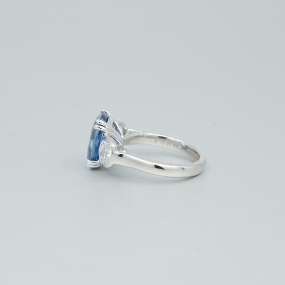 'Volans' Sapphire & Diamond Ring