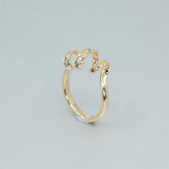 'Lyra' Ring in Yellow Gold set with yellow diamonds