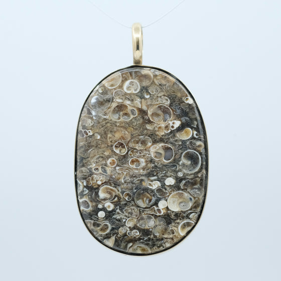 Agate large pendant in 18ct Yellow Gold