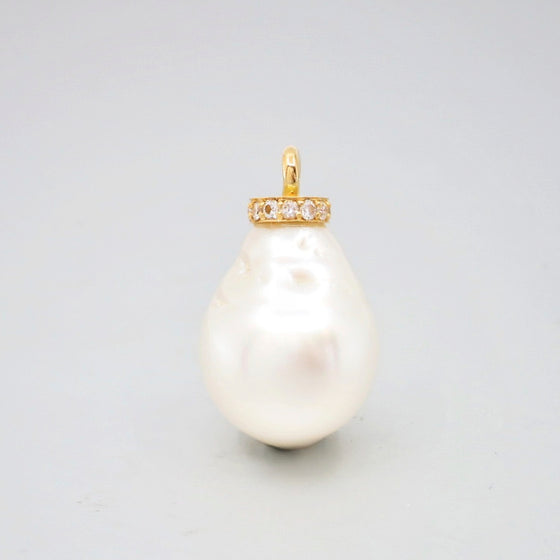 'Dorado' White Circle Pearl Pendant