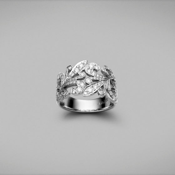 'Fleur de Lys' Diamond Ring in 18ct white gold