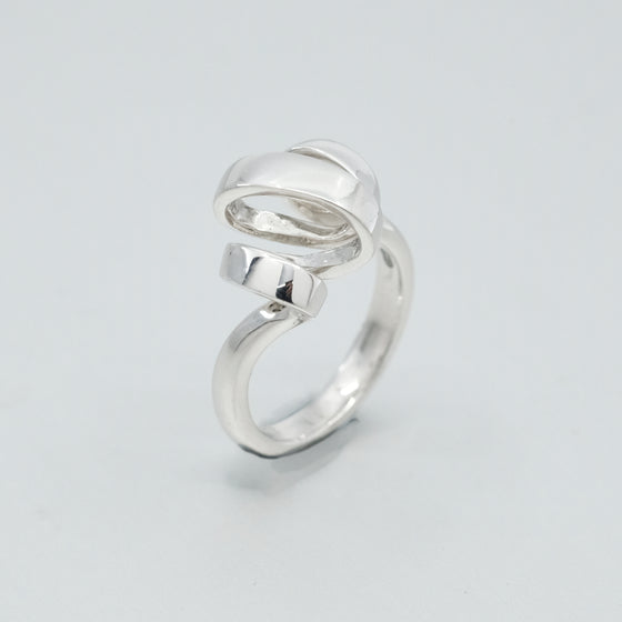 'Lyra' Ring in White Gold