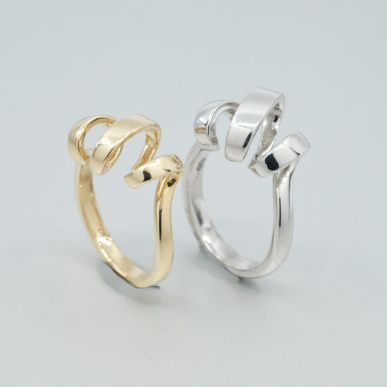 'Lyra' Ring in White Gold
