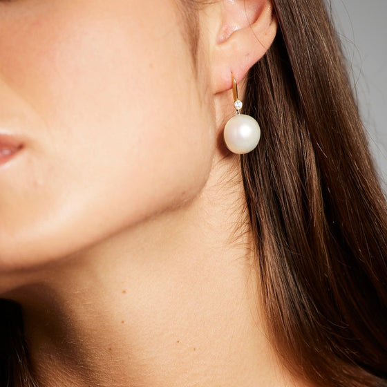 'Serpens' Mabe Pearl Earrings in Yellow Gold